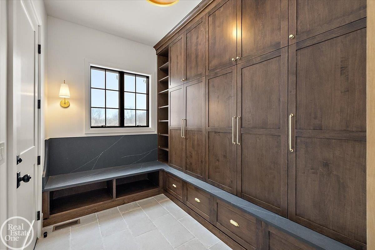 11182 Karen D. Bruce, MI 48065