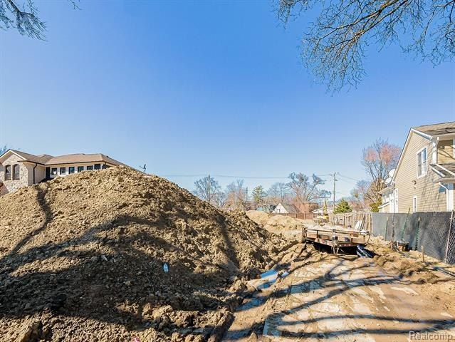 1397 Hazel Street. Birmingham, MI 48009