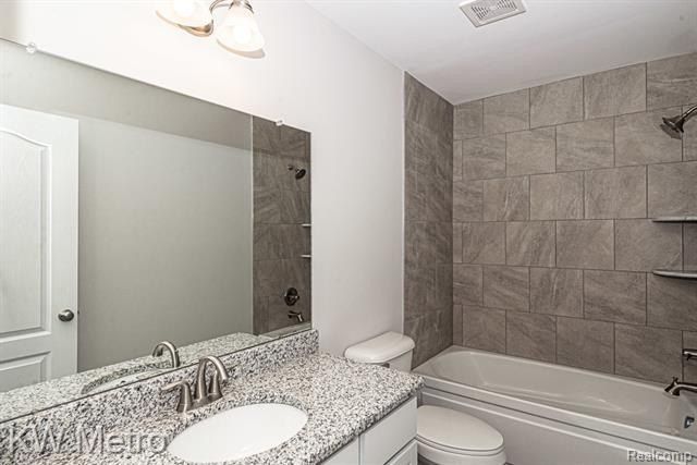 2760 John Bartley Circle. Sterling Heights, MI 48310