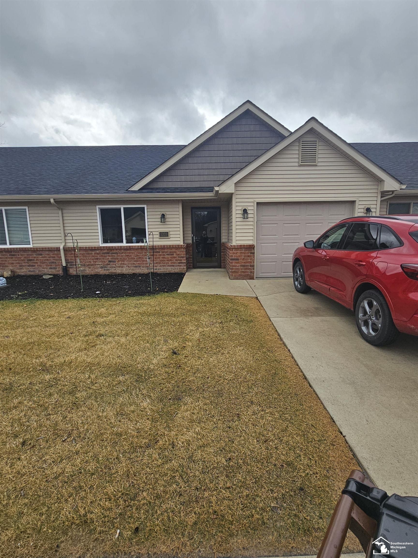 5203 Volterra. Monroe, MI 48161