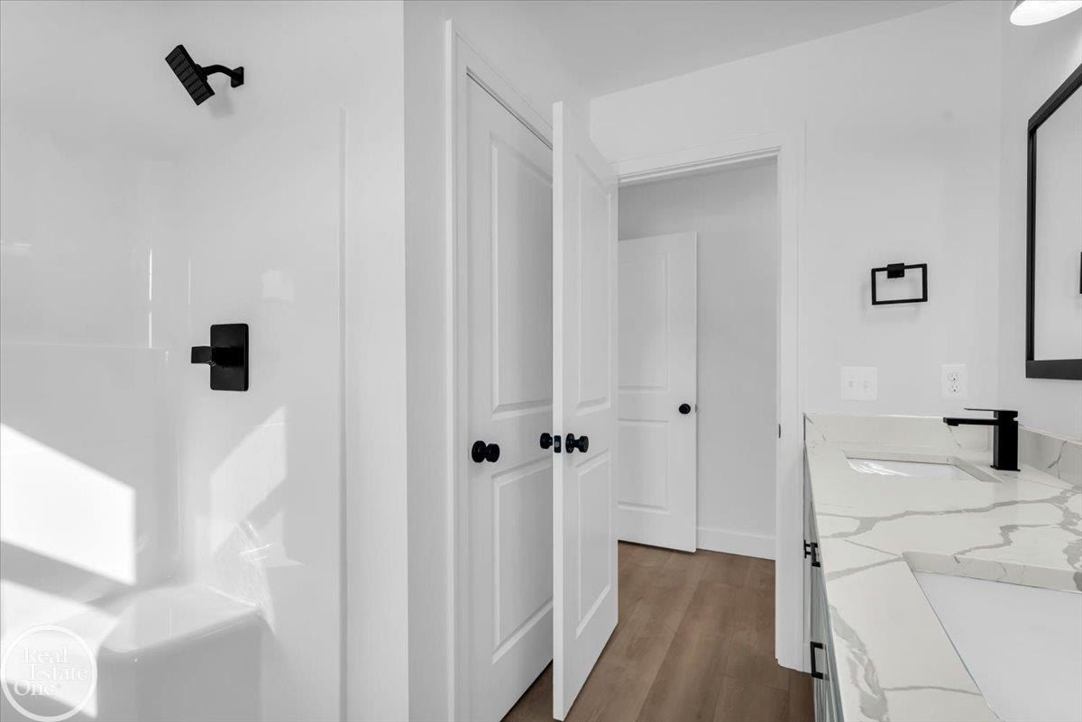 252 Shelldrake. Saint Clair, MI 48079