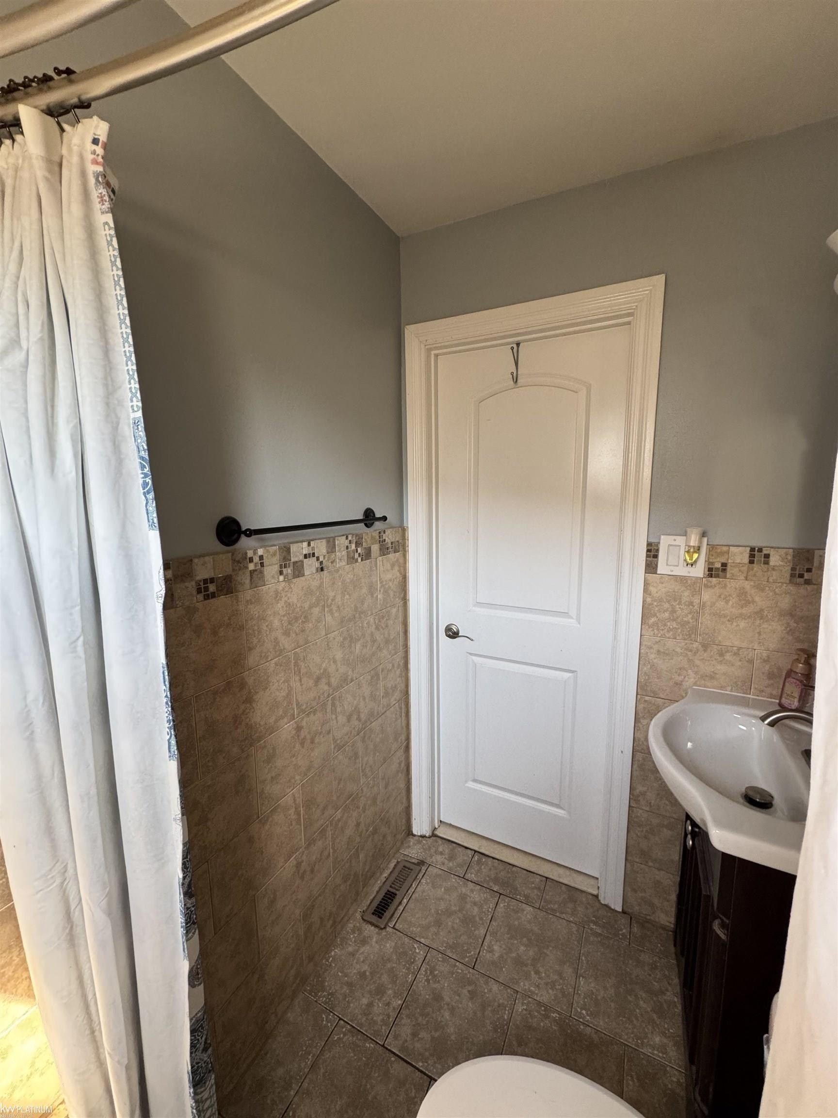 22627 Lake. Saint Clair Shores, MI 48082