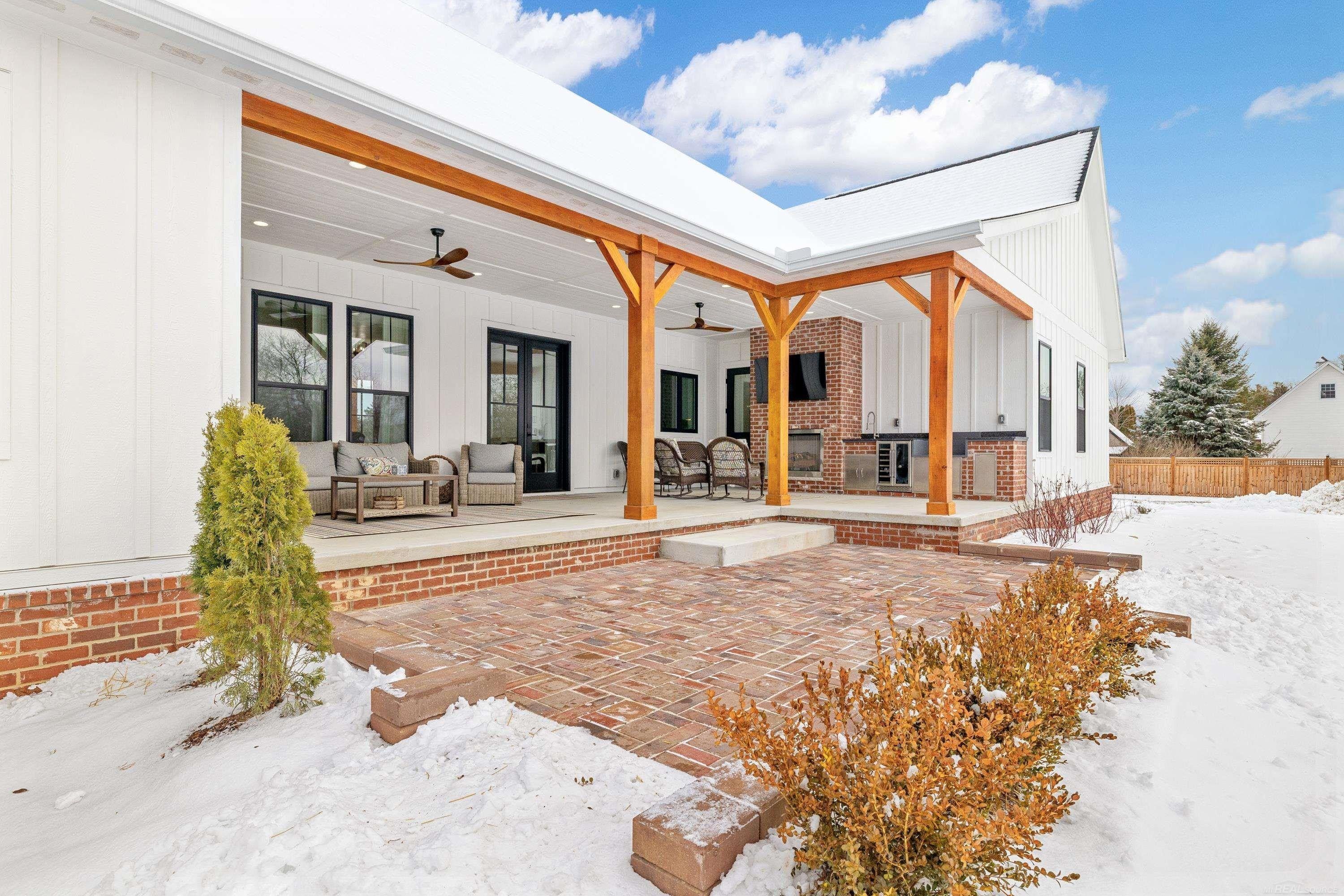 21572 34 Mile. Armada, MI 48005