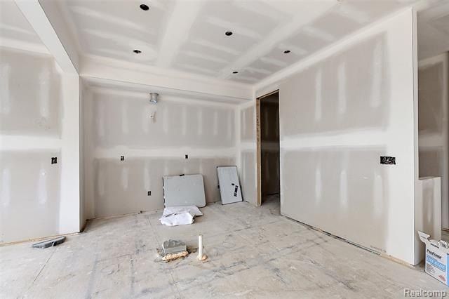 449 E Oakridge Street. Ferndale, MI 48220