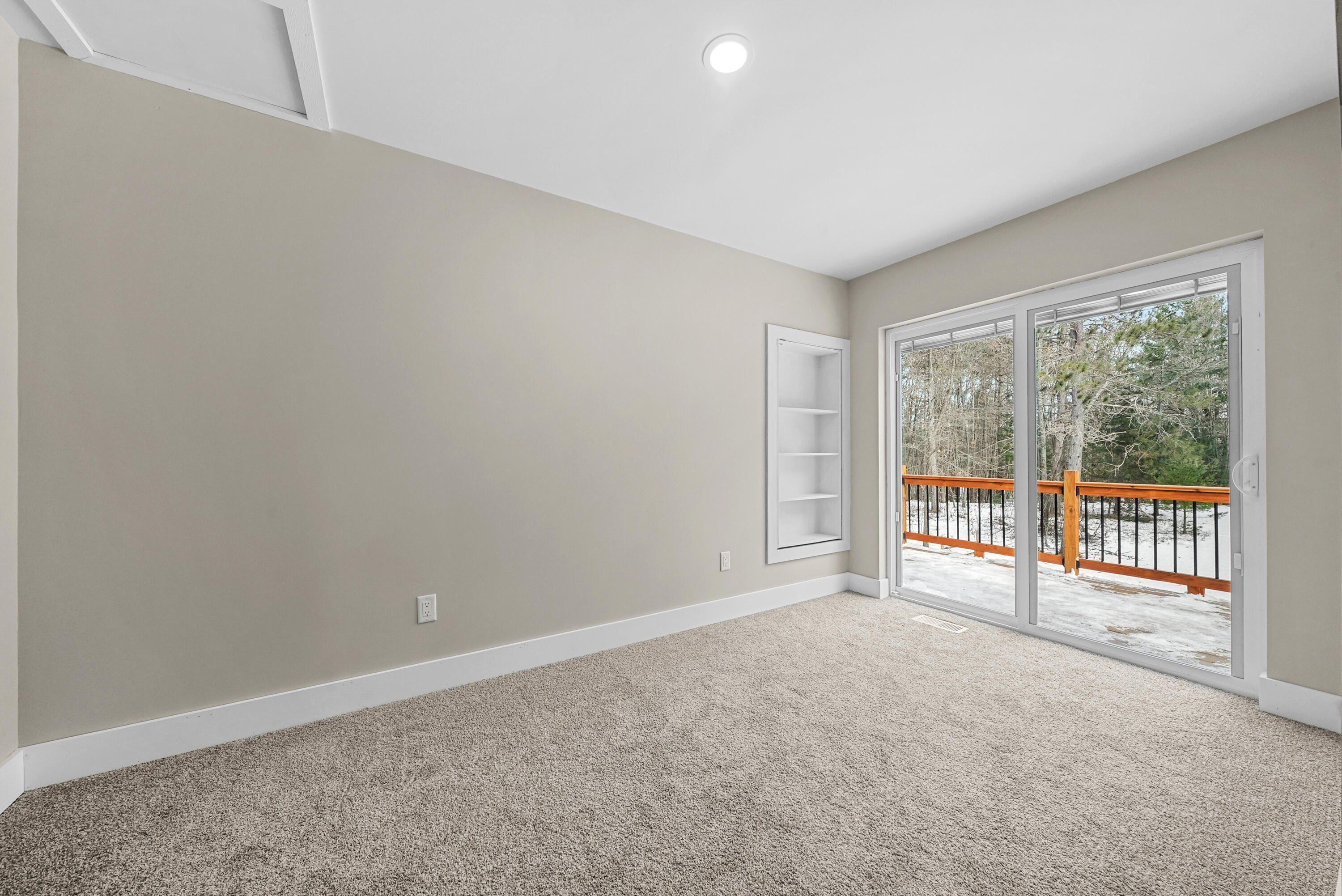 7576 W Birch Road. Roscommon, MI 48653