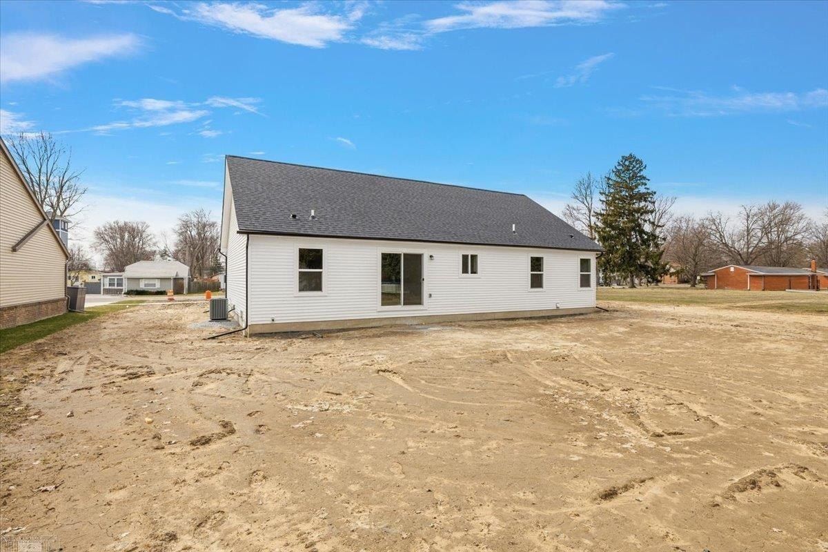 27121 Lanse Creuse. Harrison Twp, MI 48045