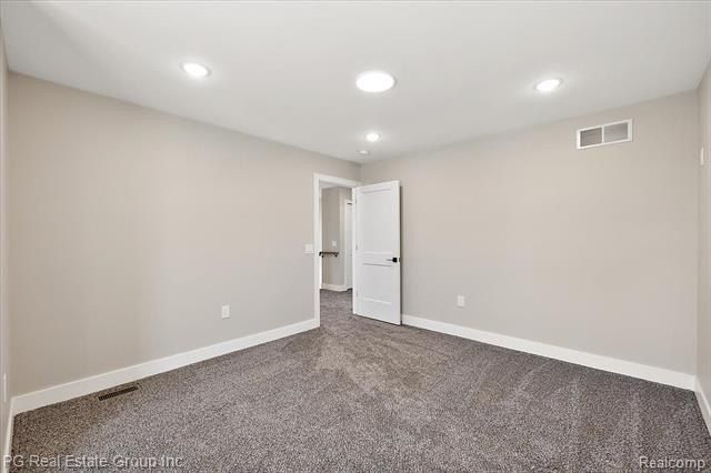 4114 Edgeland Avenue. Royal Oak, MI 48073