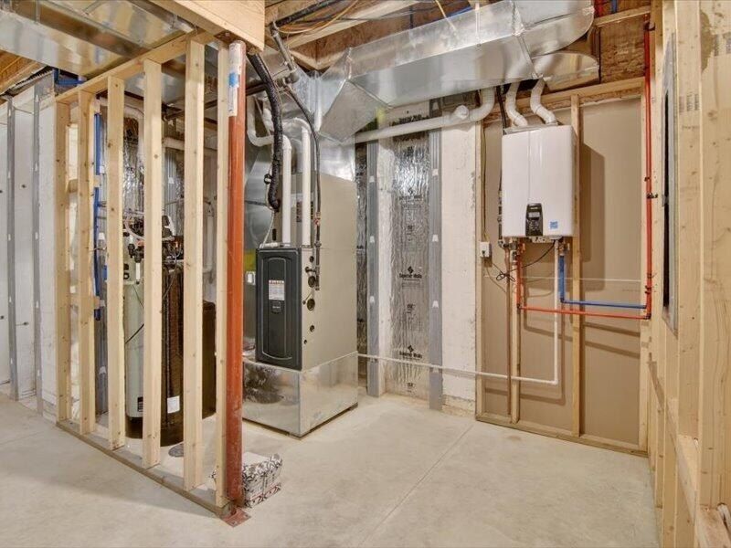 1132 Lochaven Circle. Hillsdale, MI 49242