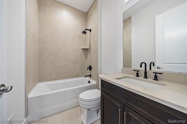 5636 Suffolk Court. West Bloomfield, MI 48322