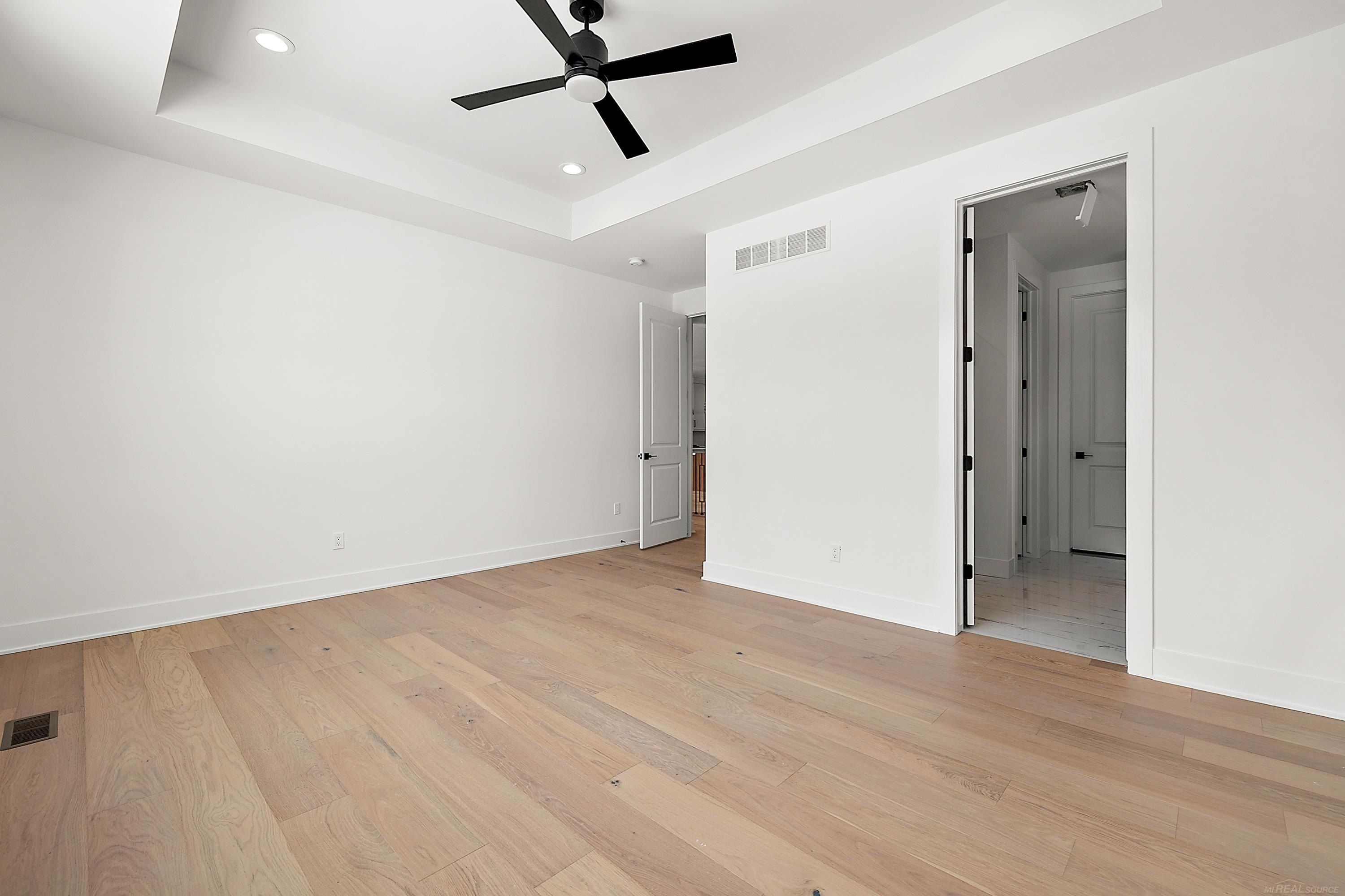 5884 Willow Grove. Troy, MI 48085