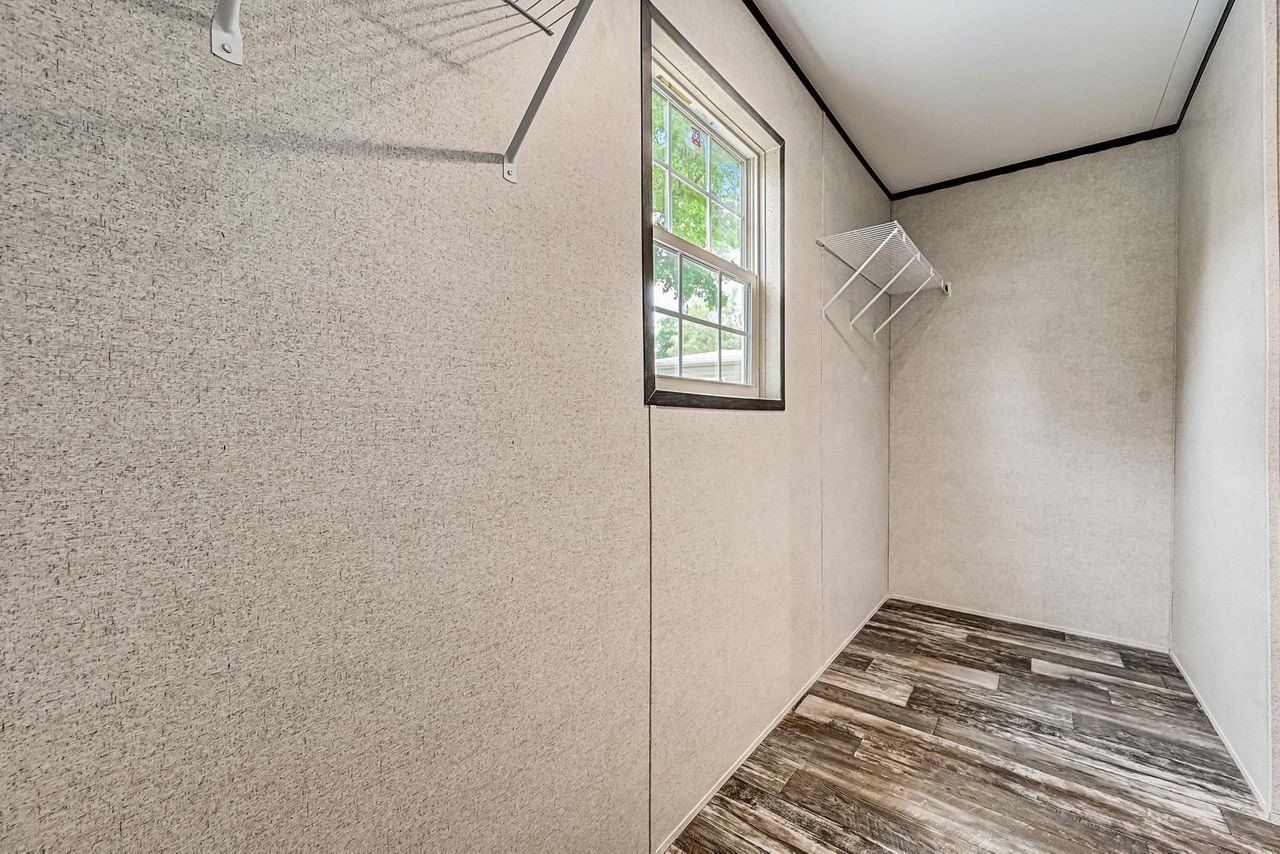 21 Armstrong. Flushing, MI 48433