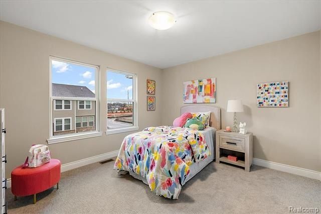 809 Courtland Ln. Troy, MI 48085