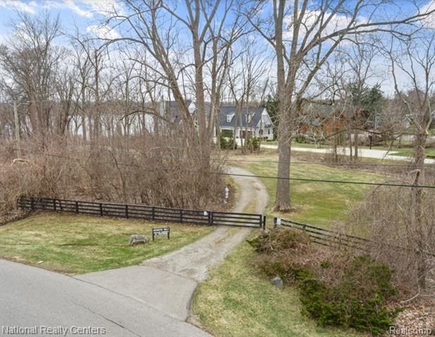 3641 Northwood Drive. West Bloomfield, MI 48324