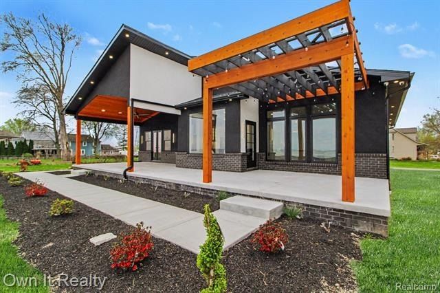 2020 Edgewater Street. Monroe, MI 48162