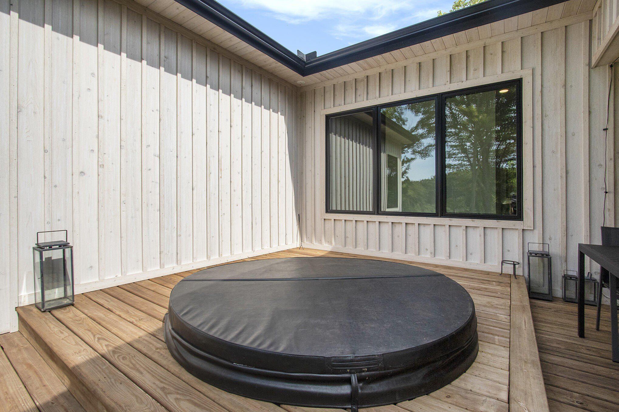2954 Peach Creek Court. Fennville, MI 49408