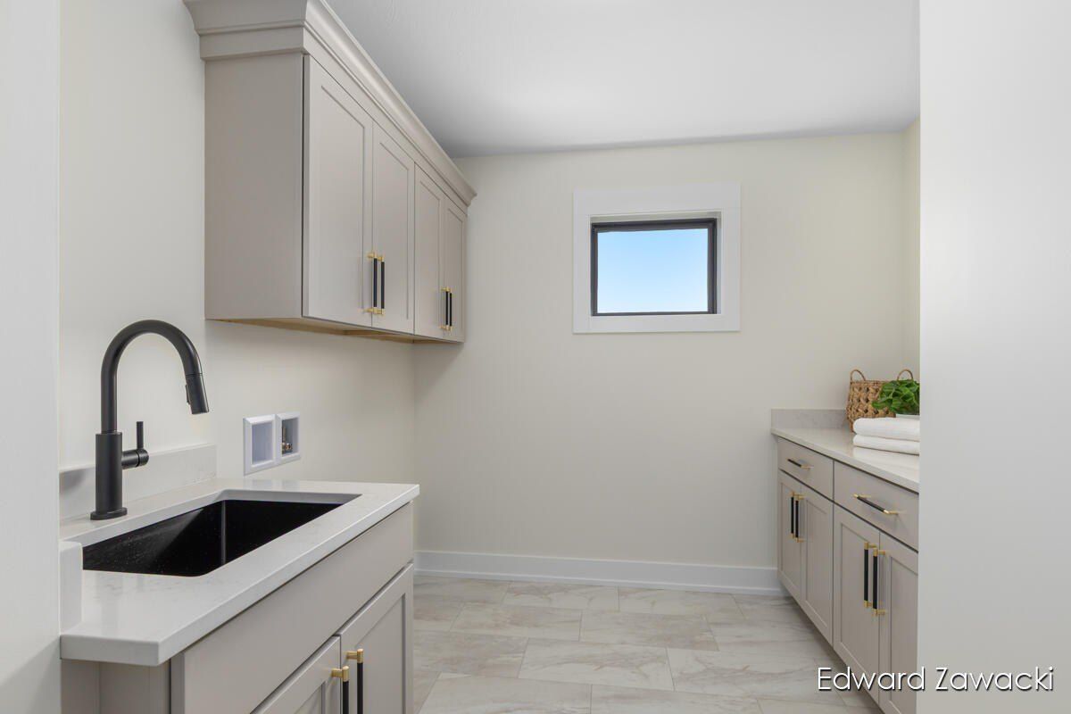 397 Rogue River View Drive. Rockford, MI 49341