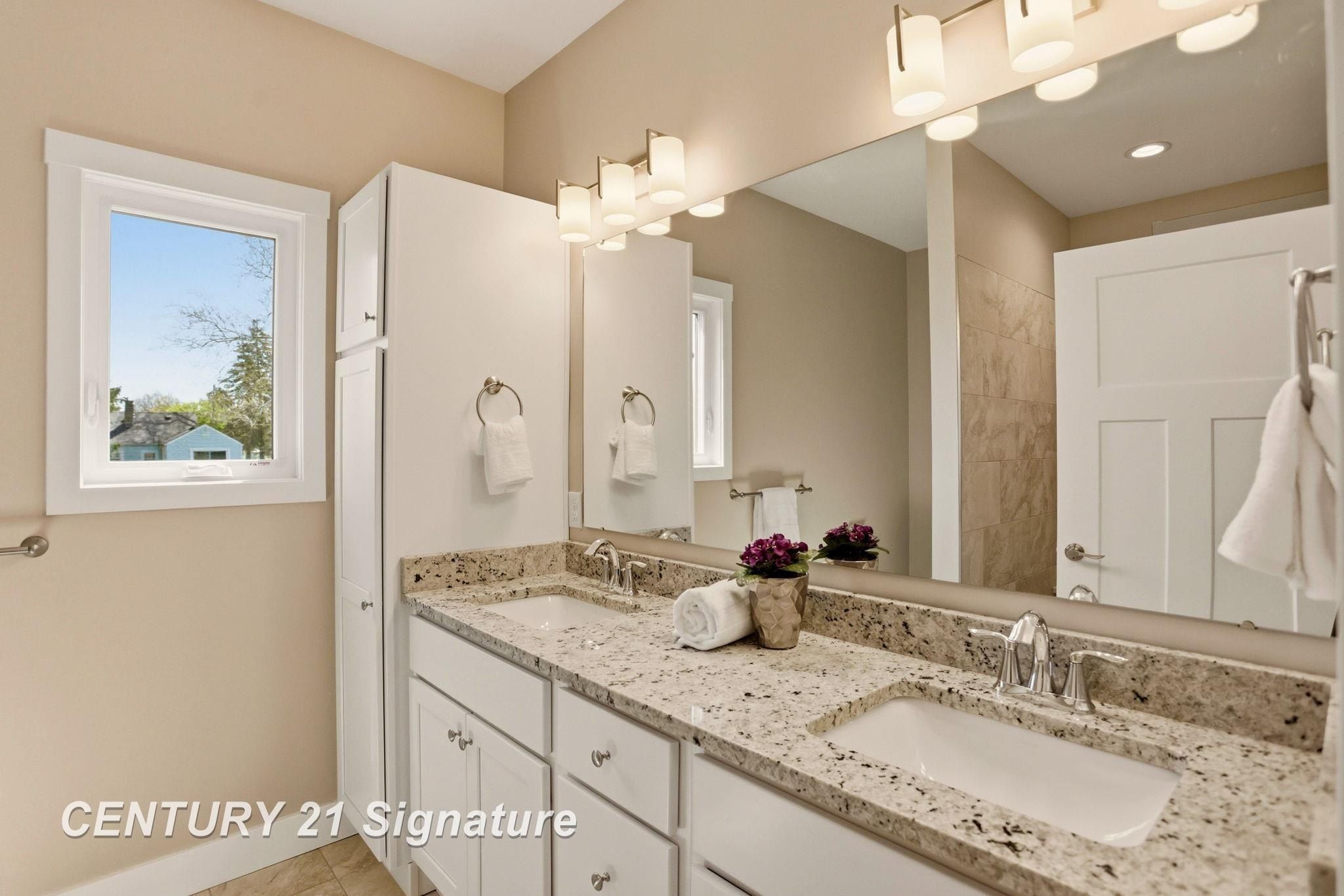 4086 Woodburn. Saginaw, MI 48603