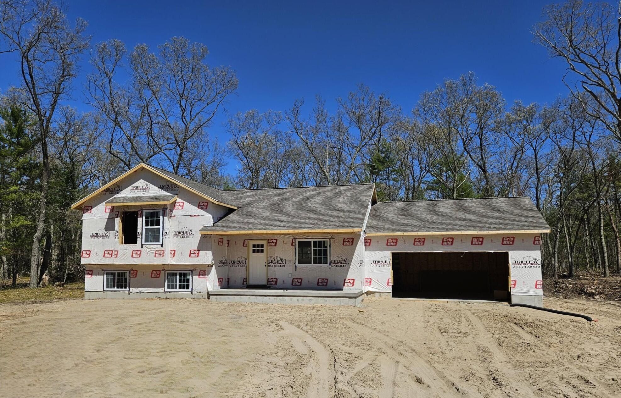 6810 Staple Road. Twin Lake, MI 49457