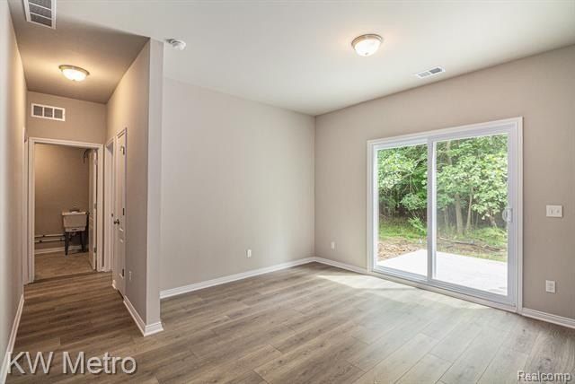 185 Whispering Pines Drive. Fenton, MI 48430