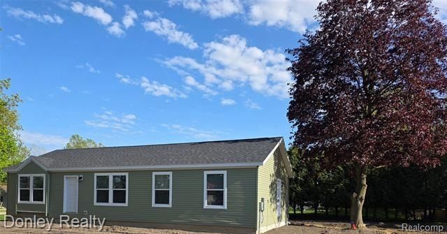20 Hillview. Peck, MI 48466