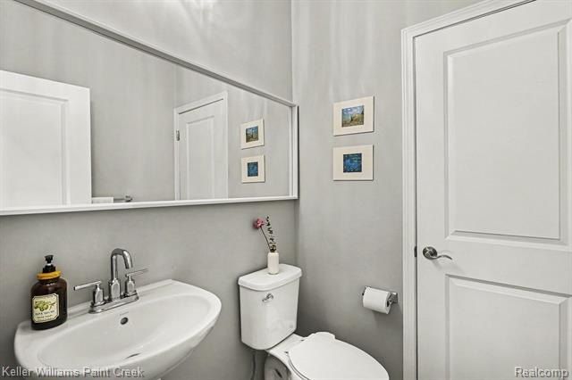 750 Huntley Lane. Troy, MI 48085