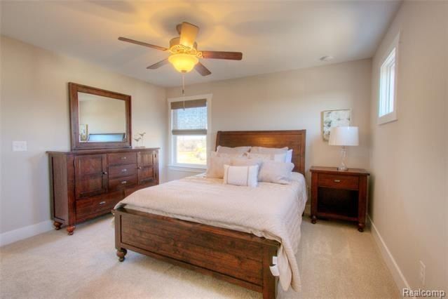 584 Round Rock. Howell, MI 48843