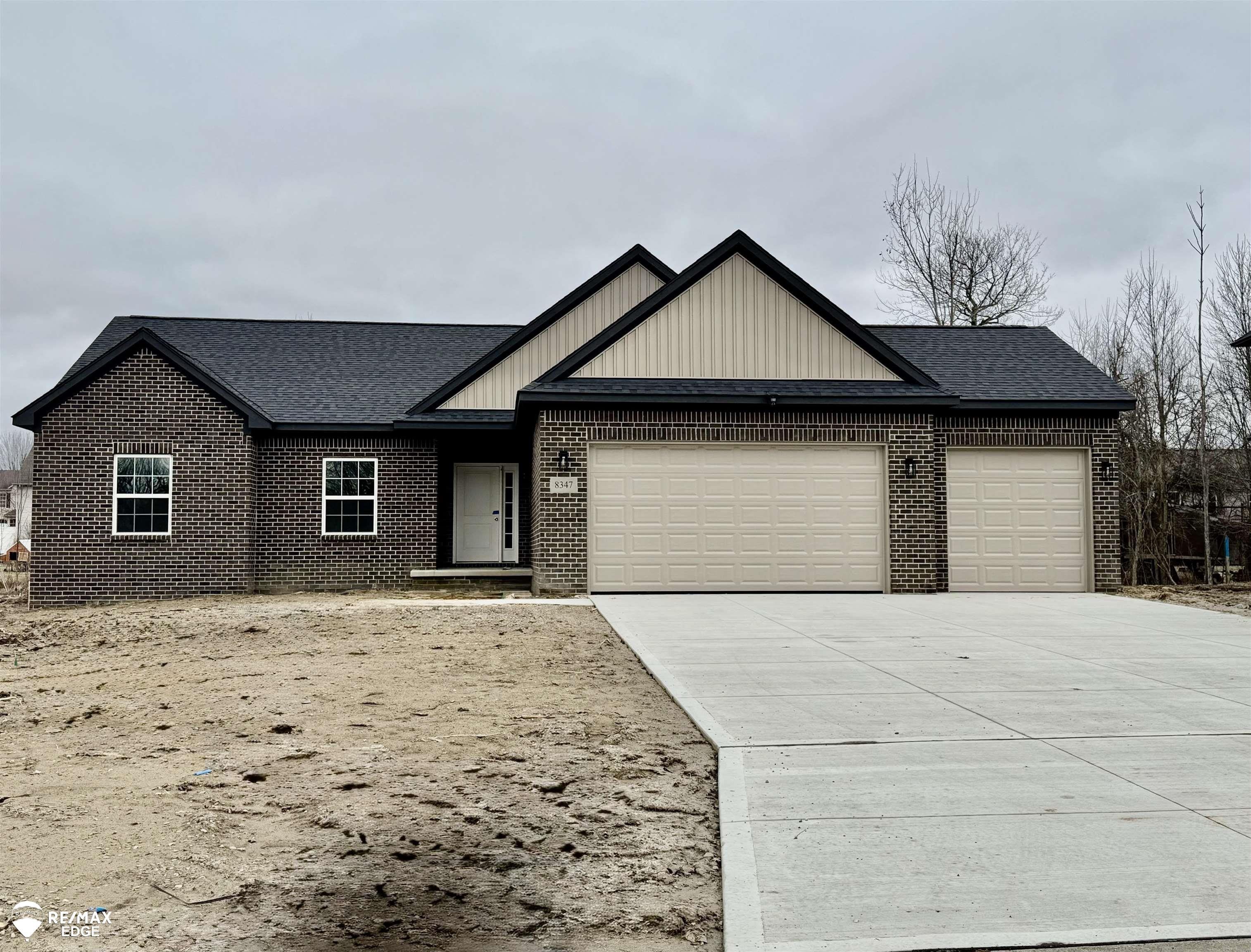 8329 Peninsula Circle. Grand Blanc, MI 48439