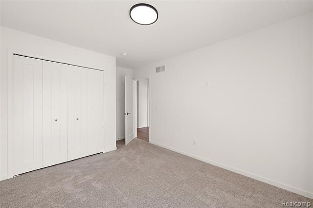 E Oakridge Street. Ferndale, MI 48220