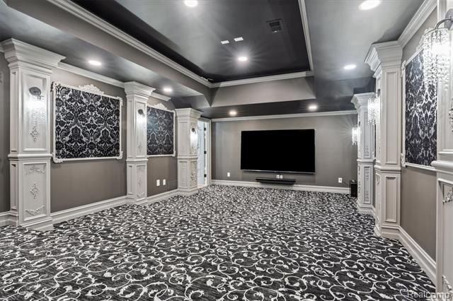 575 Chase Lane. Bloomfield Hills, MI 48304