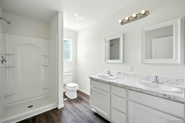 5751 Copper Tree Park. Waterford, MI 48327