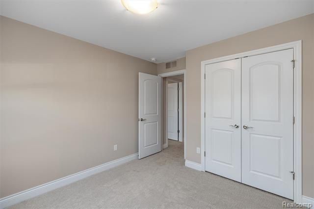811 Balmoral Ln. Troy, MI 48085