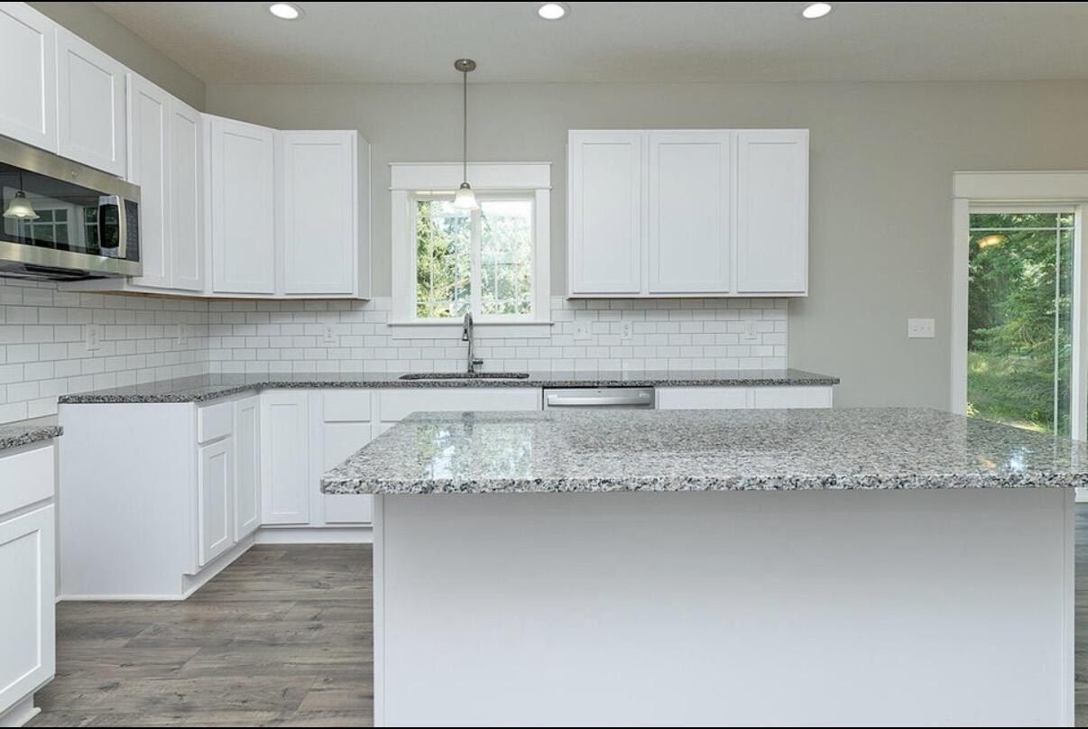 9 Aviara Oaks Parkway. Jackson, MI 49201