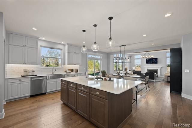 13987 Leeward Drive. Shelby Twp, MI 48315