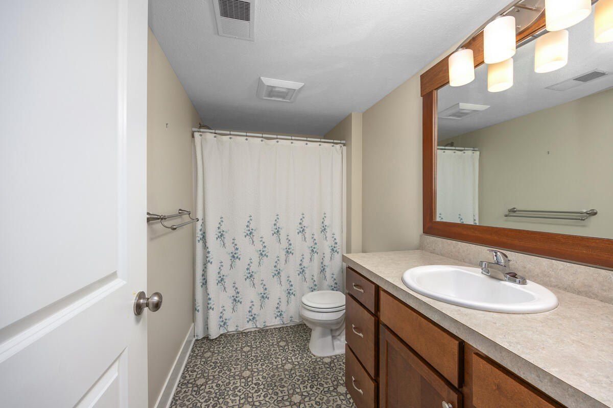 706 Braeside Drive Se. Byron Center, MI 49315