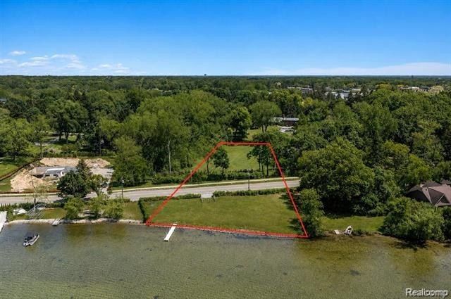 3889 Franklin Road Drive. Bloomfield Hills, MI 48302