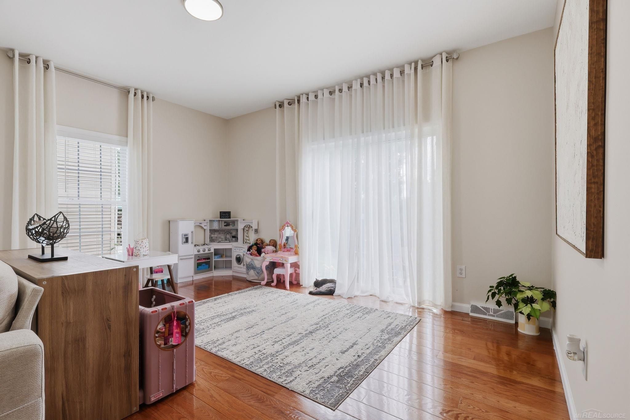 45622 Lone Pine Lane. Macomb, MI 48044