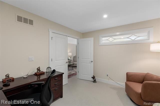 5318 Trail Vista Drive. West Bloomfield, MI 48323