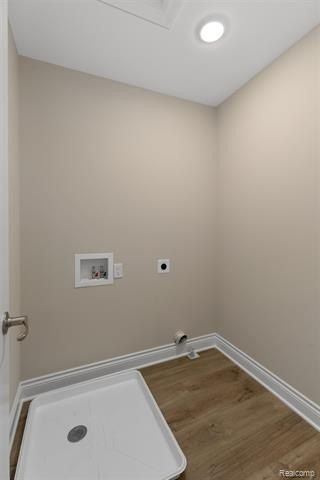 807 Balmoral Ln. Troy, MI 48085