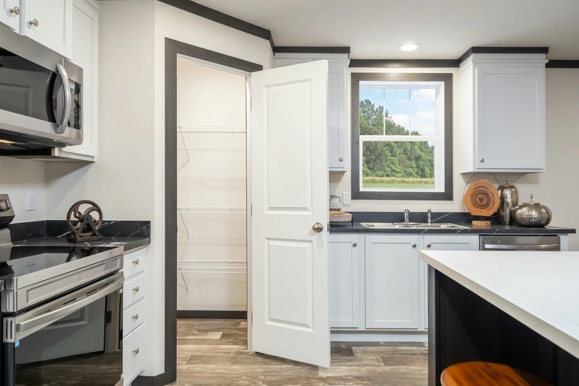 322 Prairie Circle. Carleton, MI 48117