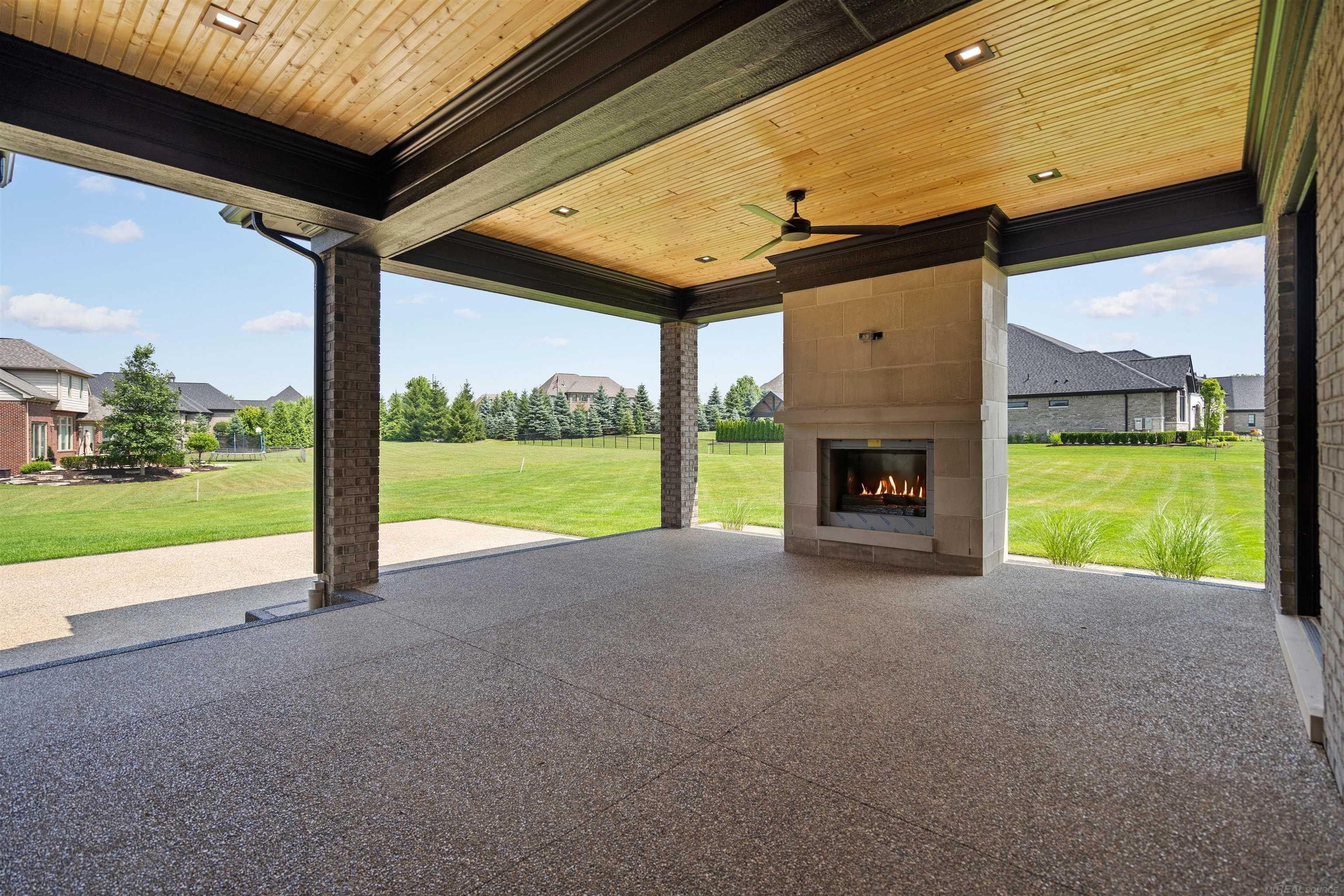 61570 Cotswold Drive. Washington Twp, MI 48094
