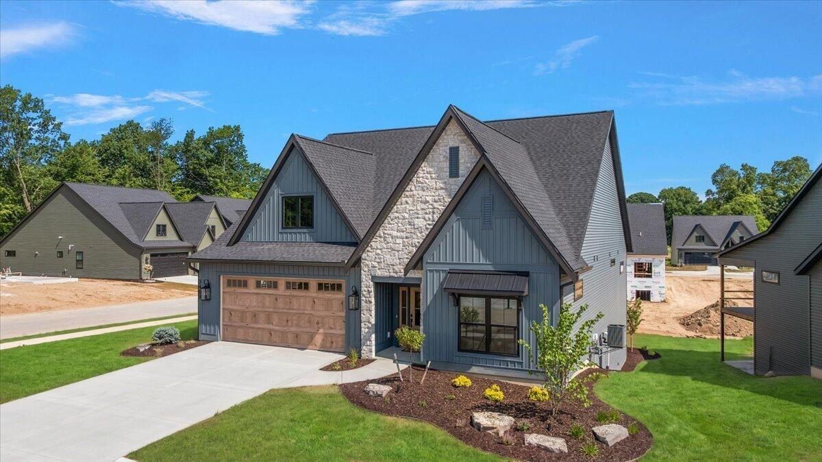 3409 Broadleaf Lane. Jenison, MI 49428
