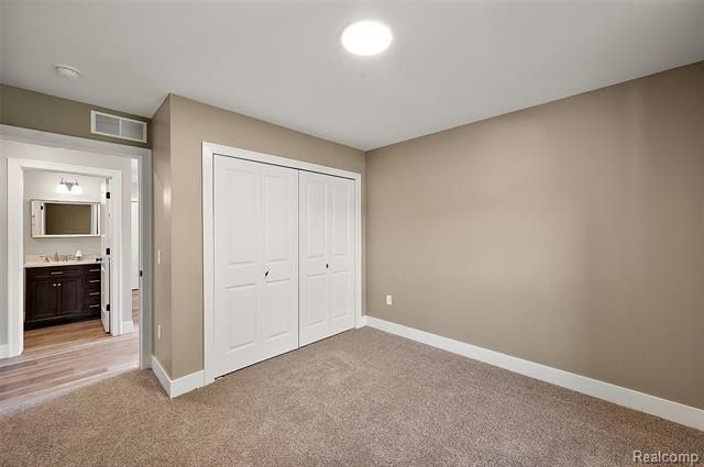 23376 Vassar Avenue. Hazel Park, MI 48030
