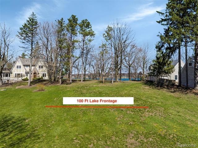 940 Lake Angelus Shores. Lake Angelus, MI 48326