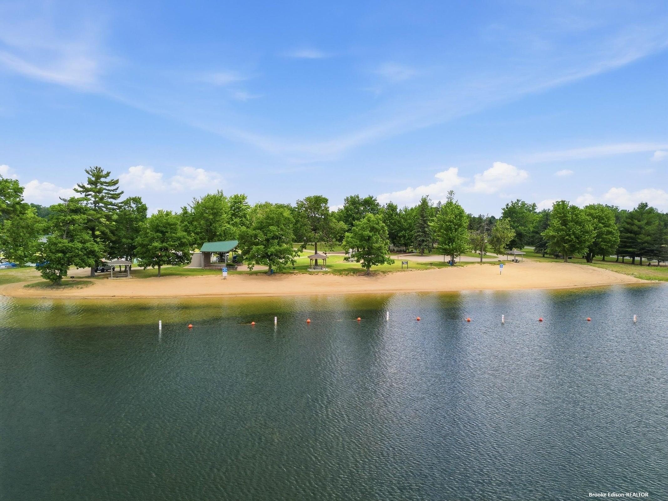 6805 Mayfair Drive. Canadian Lakes, MI 49346