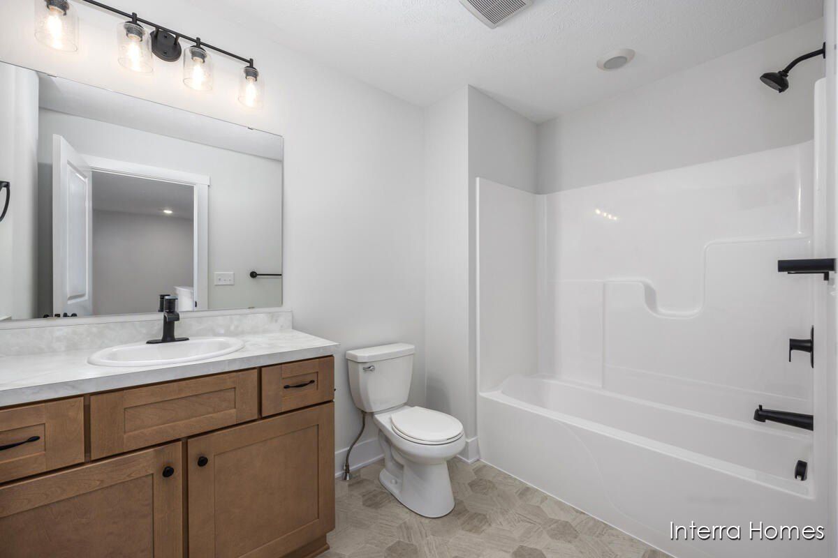 2883 E Highgate Drive Se. Kentwood, MI 49512