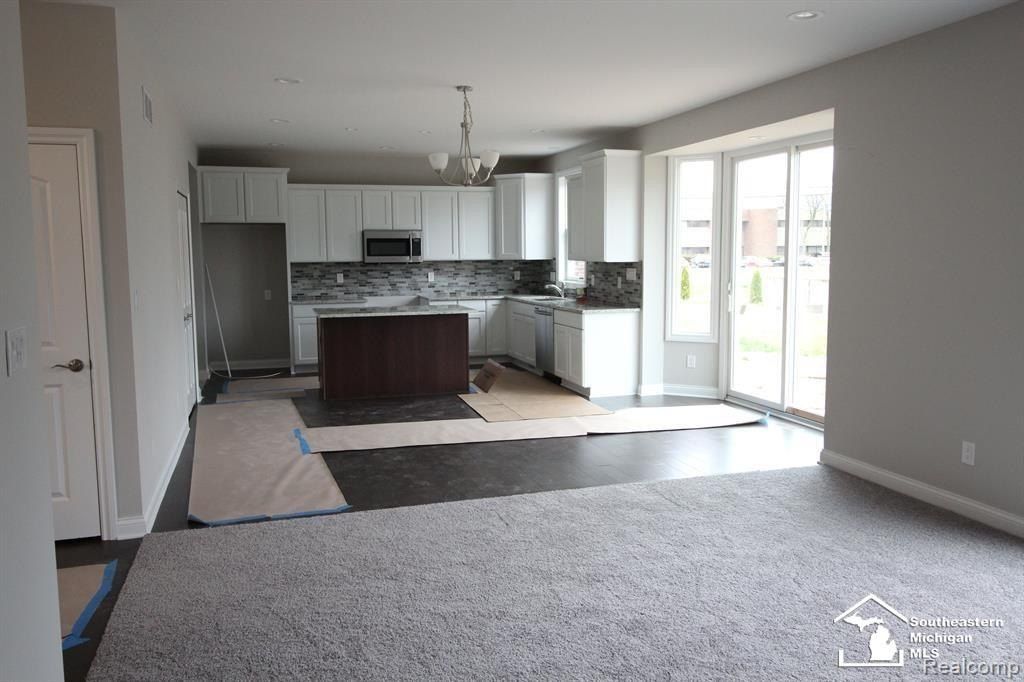 8082 Hunters Ridge Drive. Newport, MI 48166