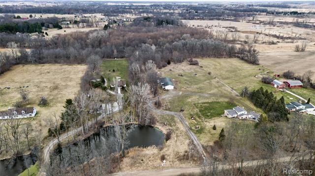 5516 W Lowe Road. Fowlerville, MI 48836
