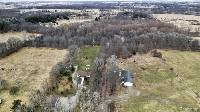 5516 W Lowe Road. Fowlerville, MI 48836