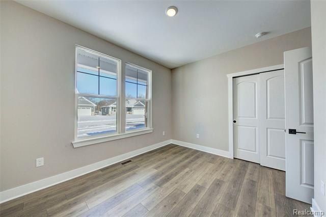 544 Round Rock. Howell, MI 48843