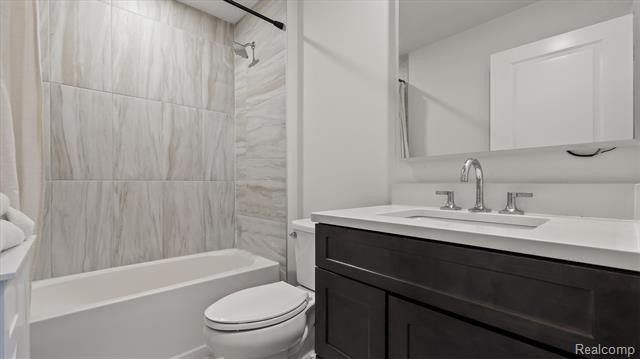 7679 Larchwood Drive. West Bloomfield, MI 48322